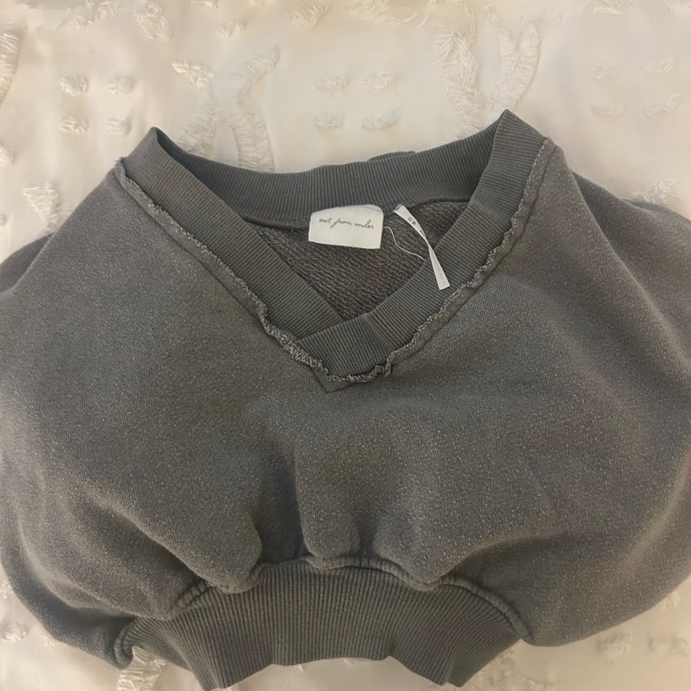 Gray cropped sweatshirt